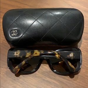 Auth Chanel 5322 tortoise polarized sunglasses